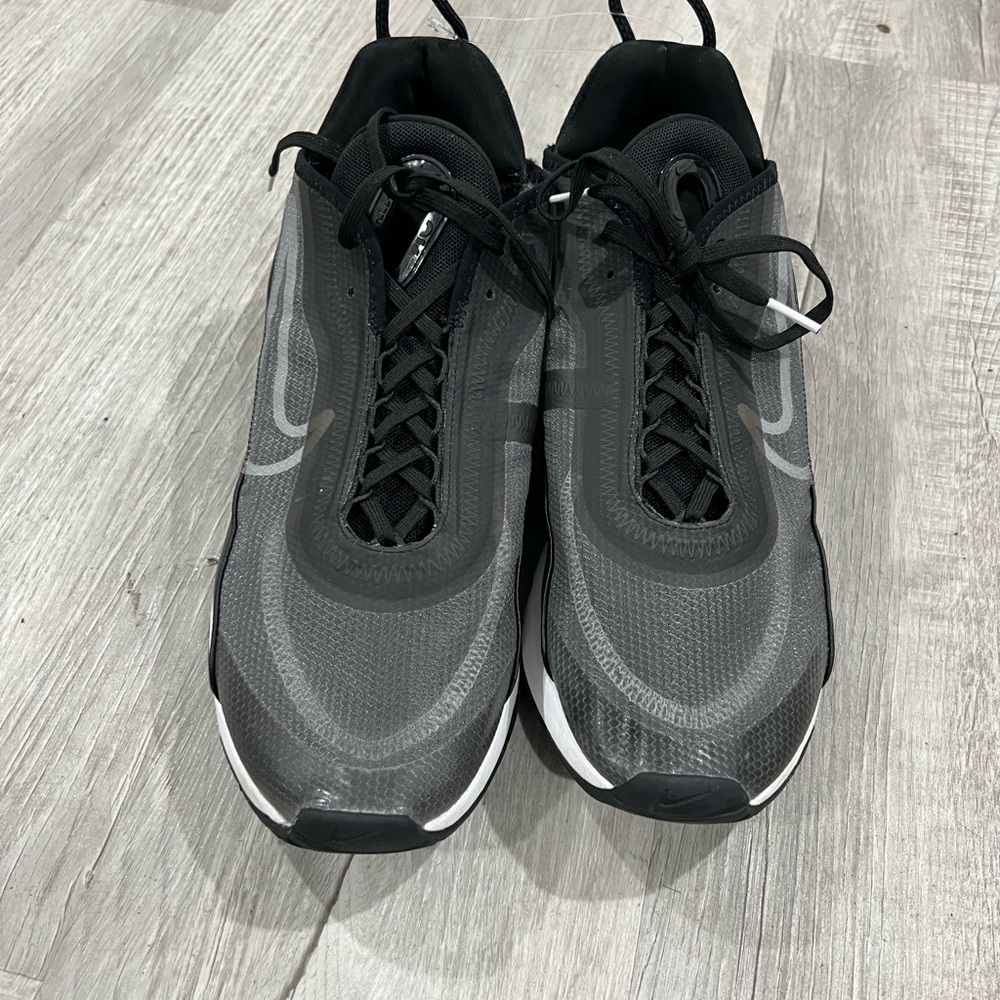 Nike Black and Gray Sneakers with Air Max Cushioning - Picture 4 of 7